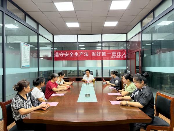 汊涧镇：普法先行强意识 送法入企促安全