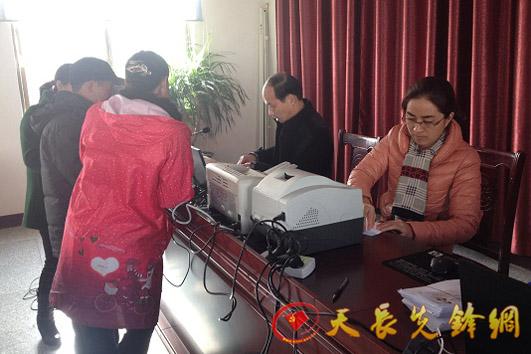 -冶山镇高巷村大学生村官协助做好社会保障一