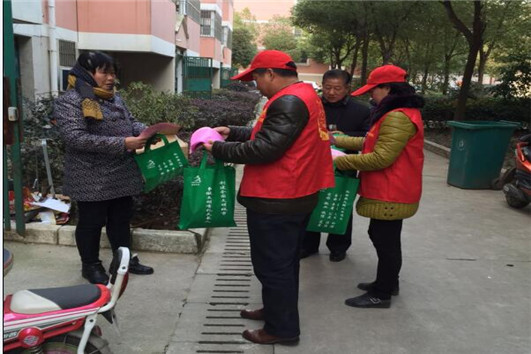 道同心社区深入居民区开展志愿服务宣传文明城