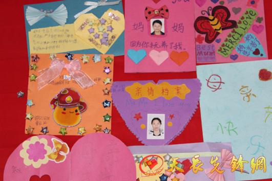 天长市仁和集镇明德小学开展"我给妈妈送亲情档案"制作展示活动