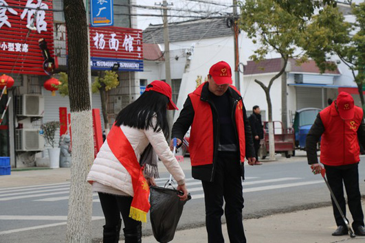 天长先锋网-新街镇开展捡烟头、捡垃圾志愿