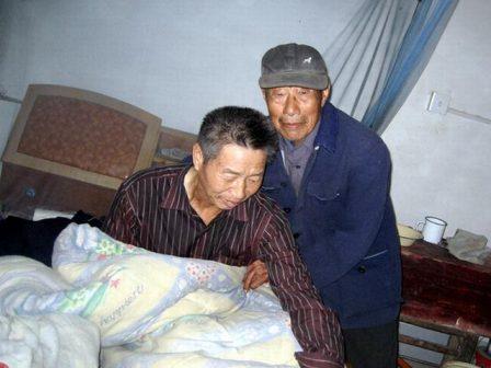 天长先锋网-八旬伤残军人义务服侍六旬五保