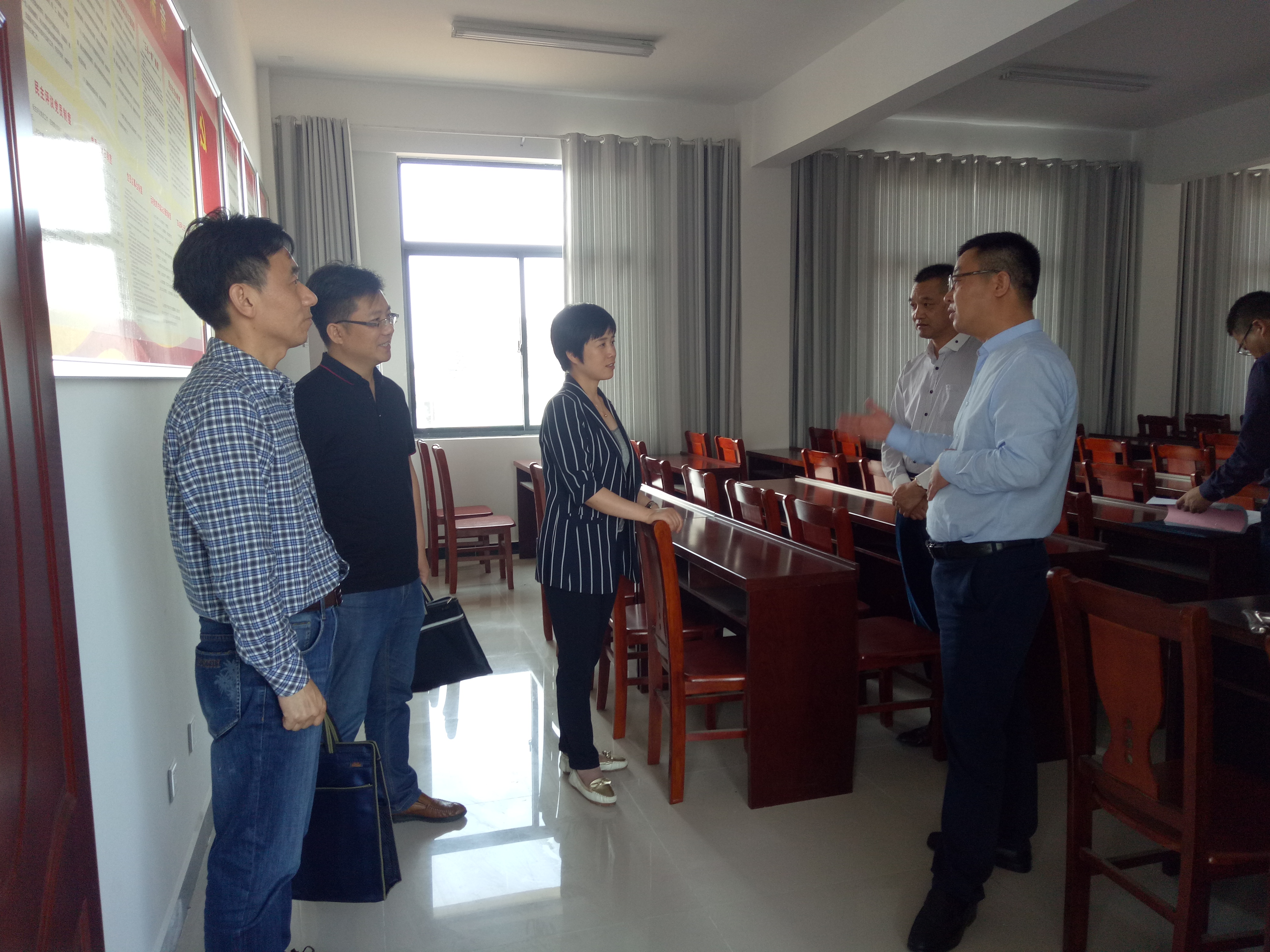 市委常委,组织部部长王莹来谕兴社区督查调研标准化建设及社区"两委"