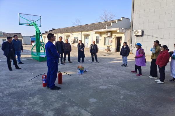 鲍岗村关工委：送消防宣传进企业