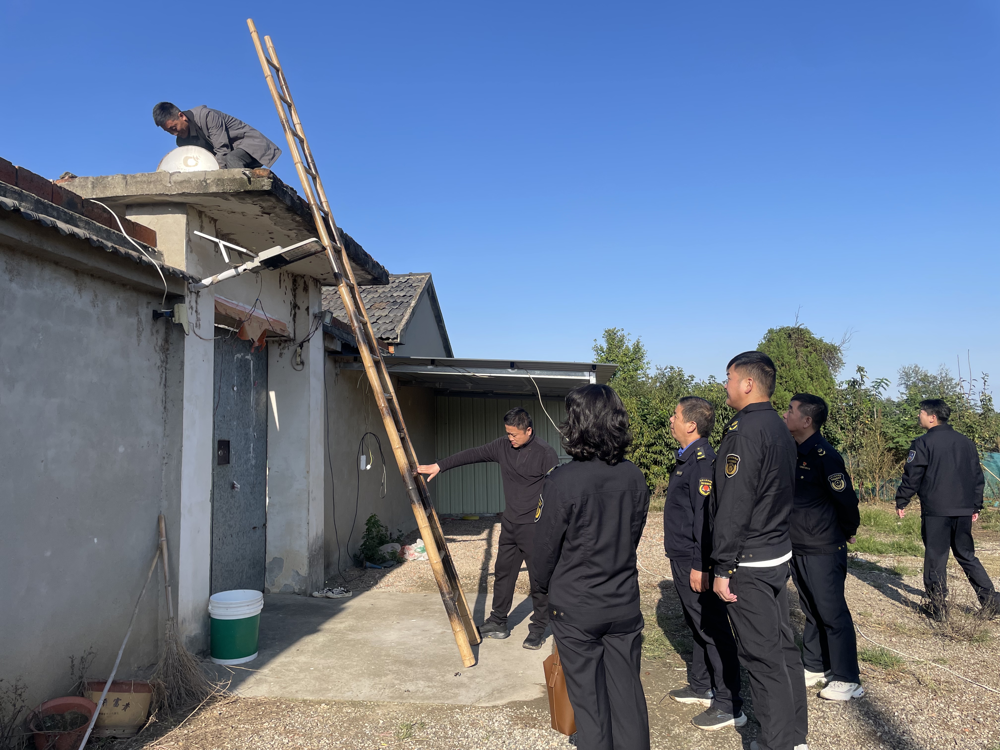 金集镇开展2025年度打击非法卫星地面接收设施集中拆除行动