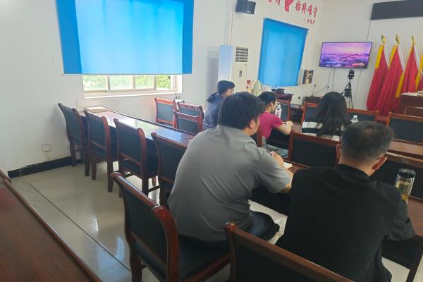 金集镇鲍岗村：组织观看《用生命书写赤诚》