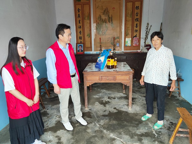 石梁镇周营村：双节同庆送温暖 敬老之风浸乡村