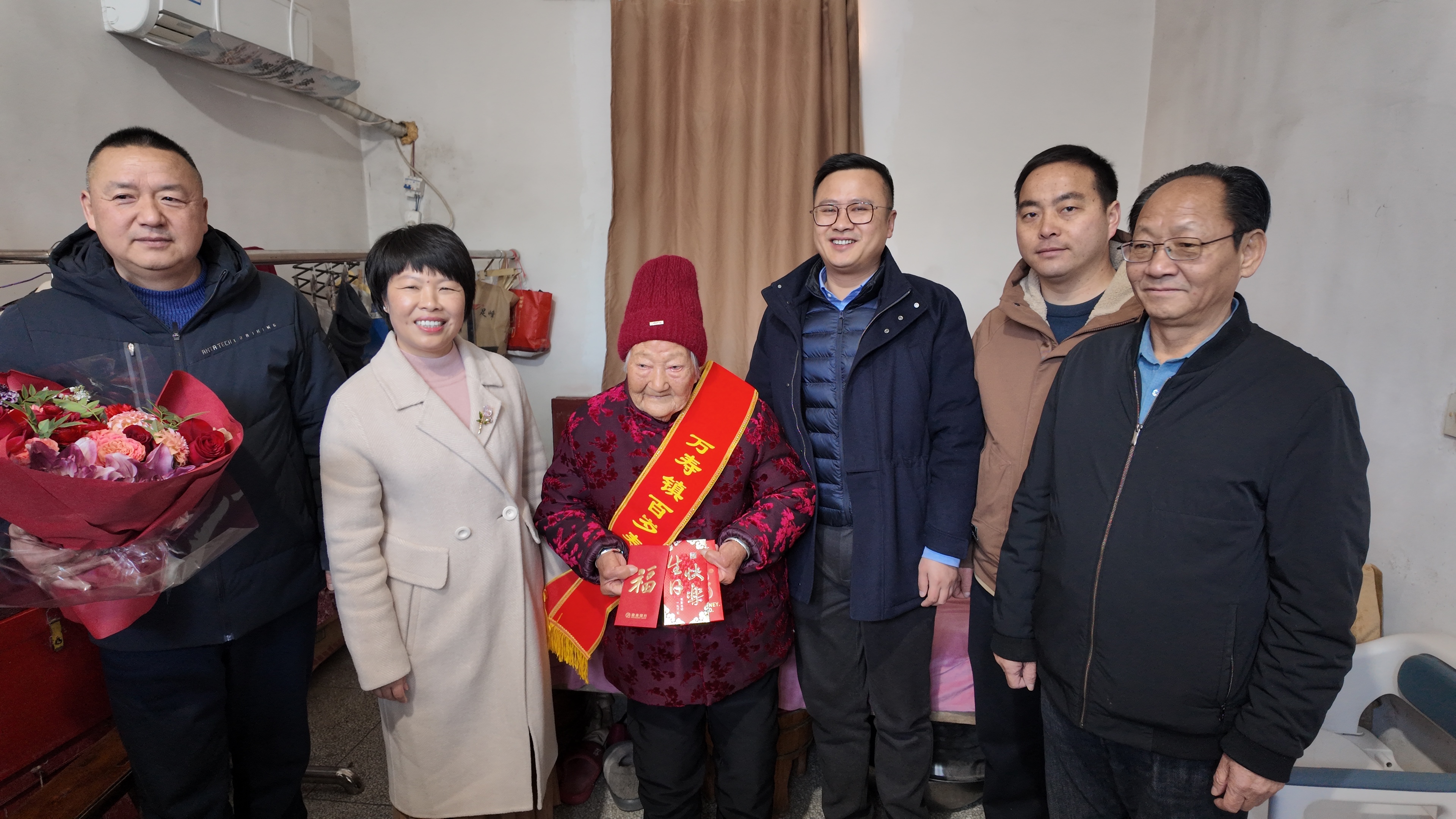 情暖百岁老人，共庆期颐之年