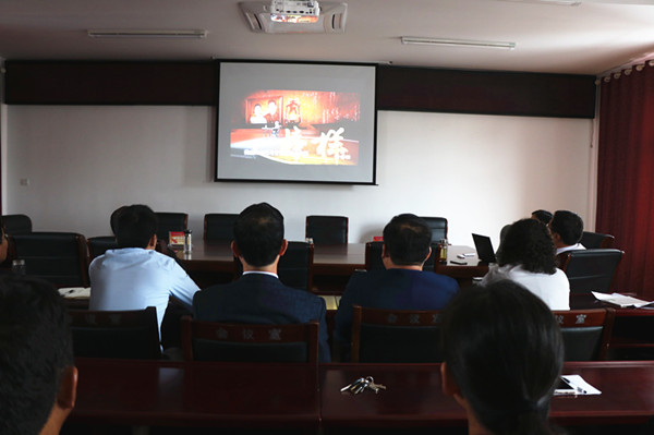 新街镇组织机关全体党员干部观看《榜样》-天