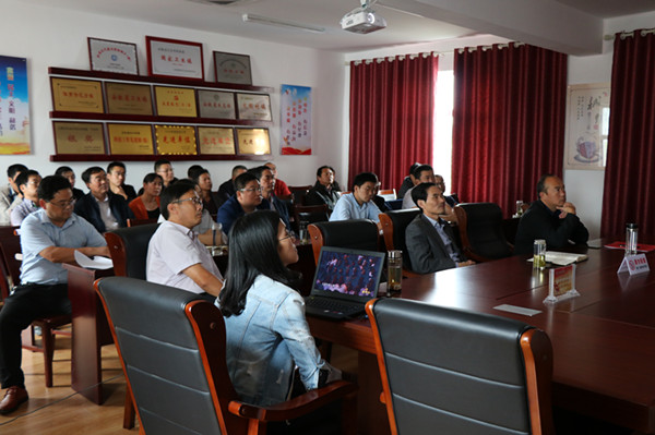 天长先锋网-新街镇组织机关全体党员干部观看