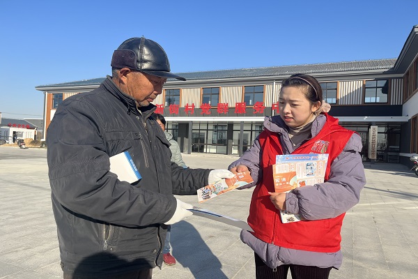 与“宪”同行，新街村开展普法宣传主题党日活动