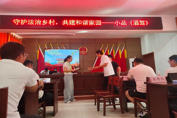 大通镇：法治小品《酒驾》下乡，筑牢乡村平安防线