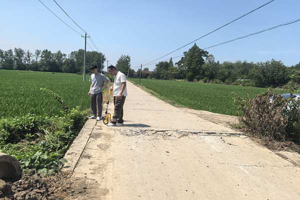 杨村镇金埠村：深入村组排查道路隐患 筑牢群众出行安全线