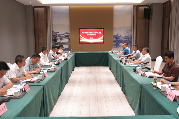 我市与省农垦集团举行垦地合作交流会
