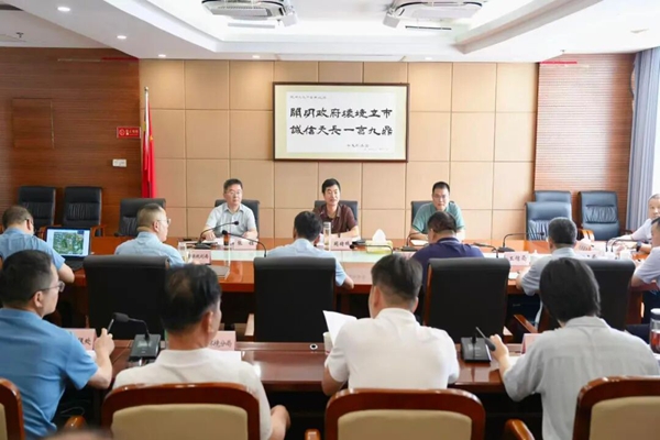 阚绪瑞主持召开市土地管理委员会2025年第3次会议