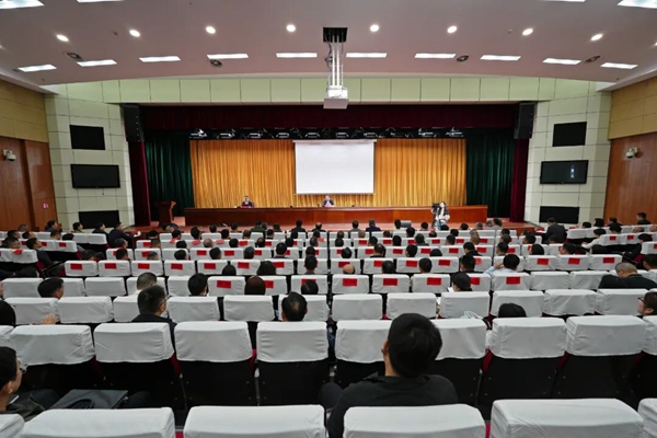 市委理论学习中心组举行学习（扩大）会议