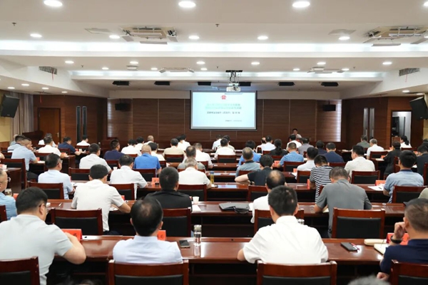市委理论学习中心组（扩大）学习会议召开