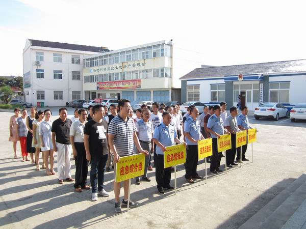 杨村镇开展维稳应急演练