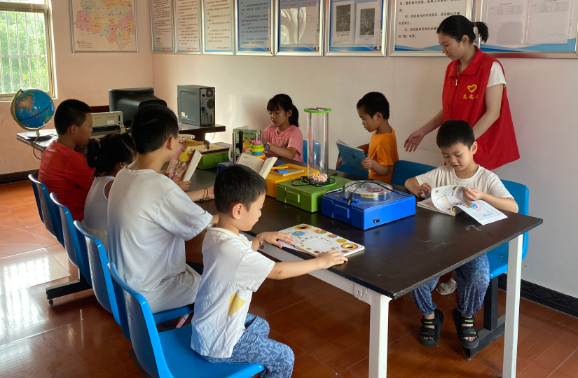 草西村：书香润童年 阅读悦成长