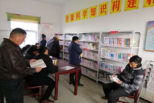 自开放农家书屋以来,镇上要求各村配备相关书籍,利用农闲时机,组织