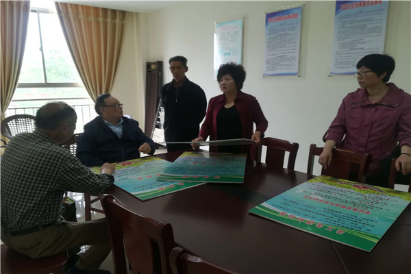 2019年5月15日上午,仁和集镇关工委主任崇斯文,副主任周在庆,董金友