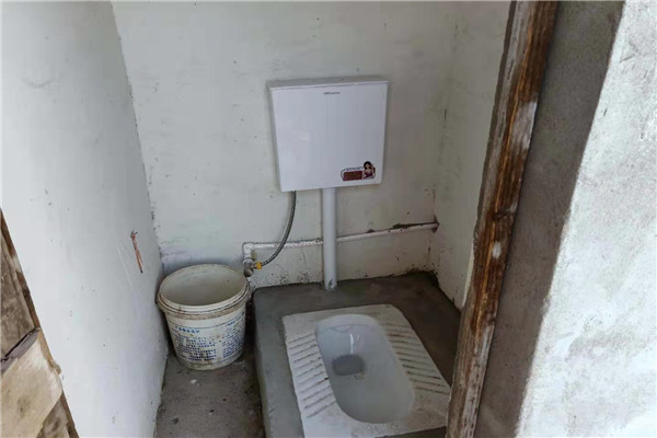 芦龙社区积极推进旱厕改造工作