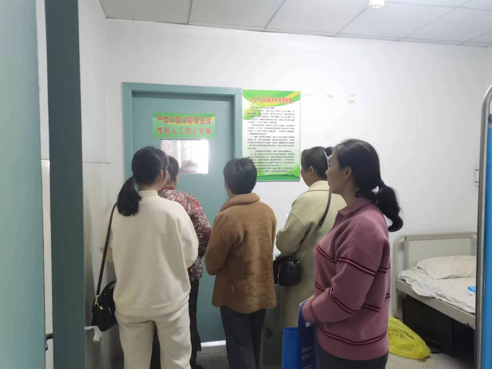 曹三村组织女性同胞参加2024年度“两癌筛查”项目