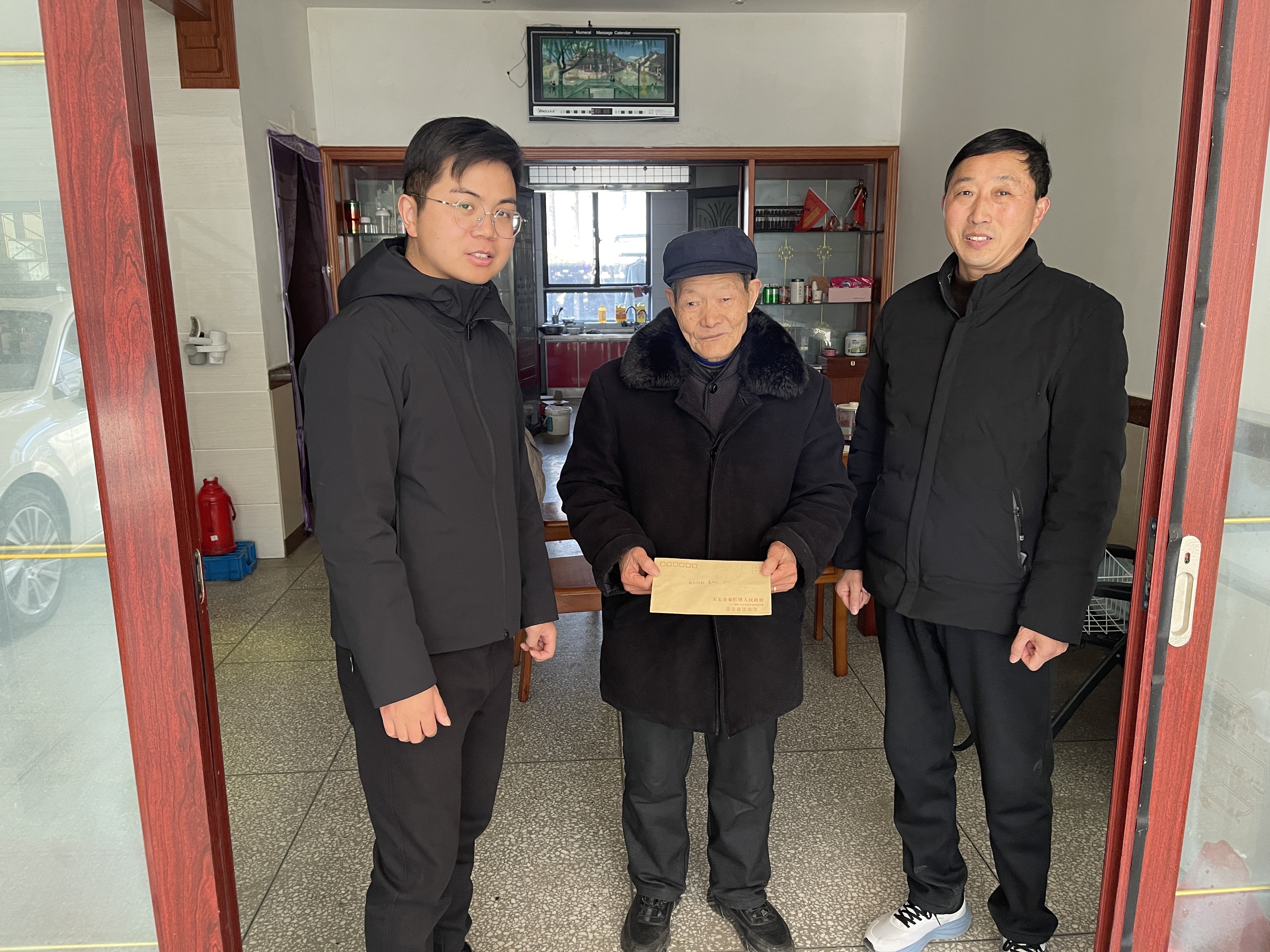 牧马湖村：新春送温暖，情系群众心