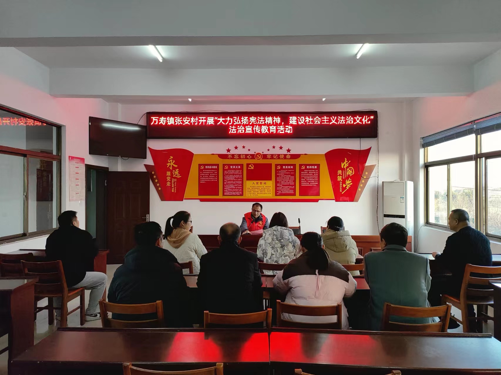 万寿镇张安村开展“大力弘扬宪法精神建、设社会主义法治文化”法治宣传教育活动