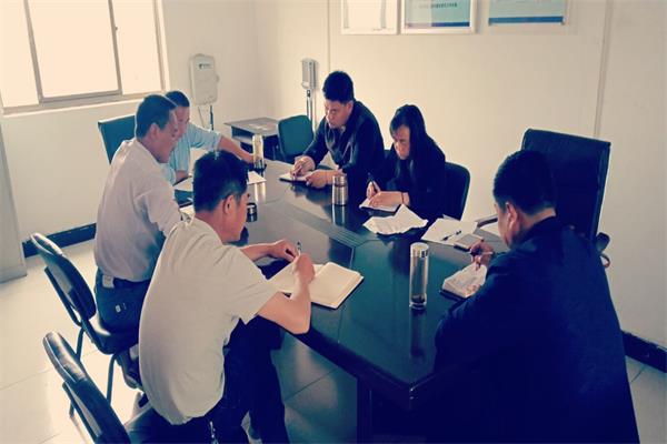 5月25日,龙南村召开两委会,安排夏季秸秆禁烧工作,本次会议有党总支