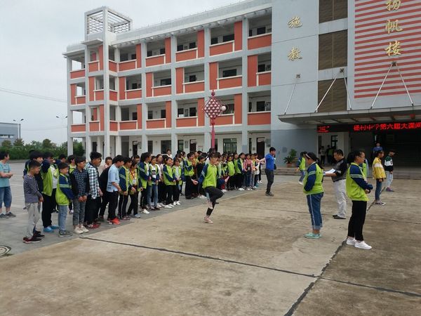 杨村中学举行跳绳比赛