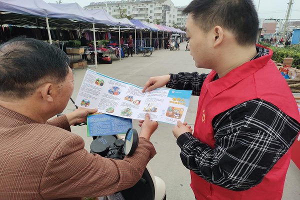 滁州市天长市杨村镇：法律援助进社区普法宣传零距离