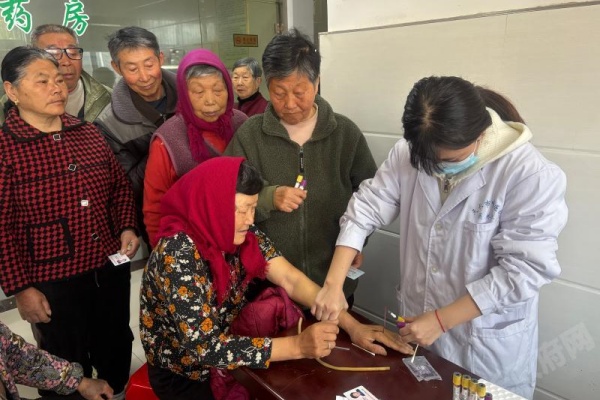 永丰镇：群众有“医”靠 服务零距离 ——民生社区开展“家庭医生”履约服务活动