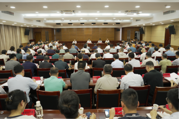 我市召开深入贯彻中央八项规定精神学习教育专题党课报告会