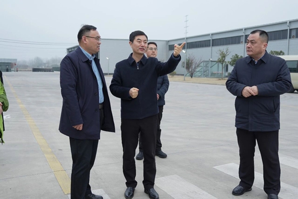 阚绪瑞调研乡镇重点企业项目建设和安全生产工作