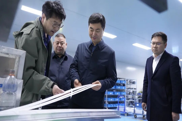 阚绪瑞开展专题调研并开展访企入村、带案下访活动